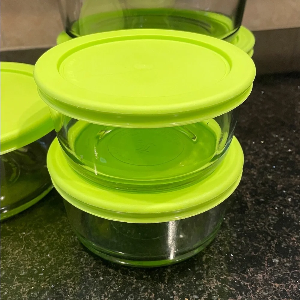 Anchor Hocking USA Set of 5 Food Easy Storage Set with Lime Green Lids - Picture 3 of 5